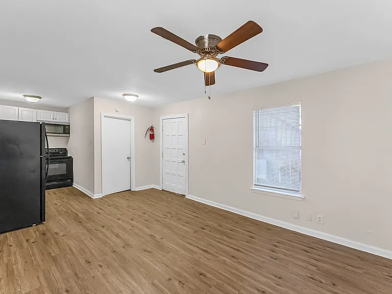 827 W Rosewood Ave #6 — Photo 6