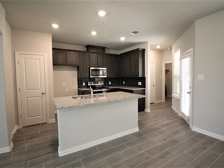 1512 Joy Dr — Photo 6