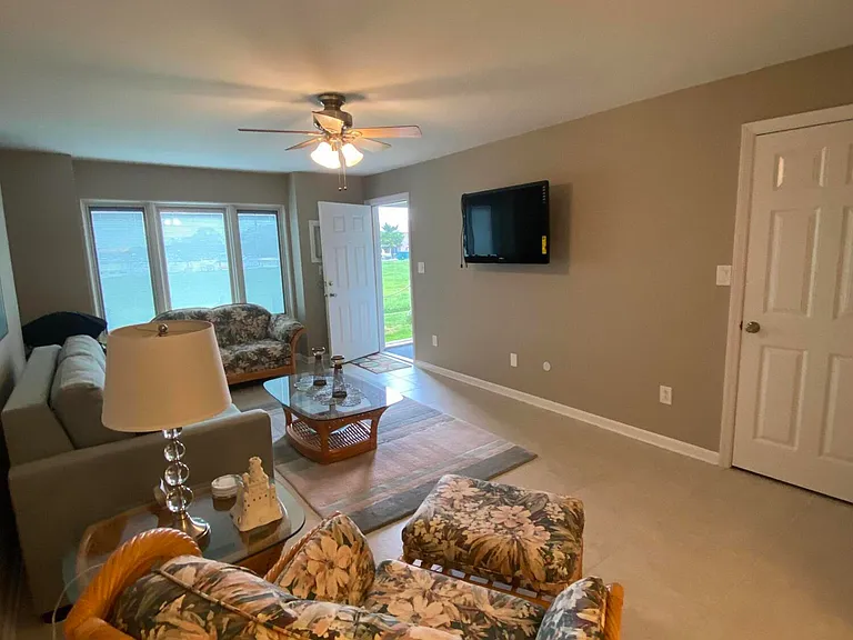 1382 Ocean Ave #C17 — Photo 2