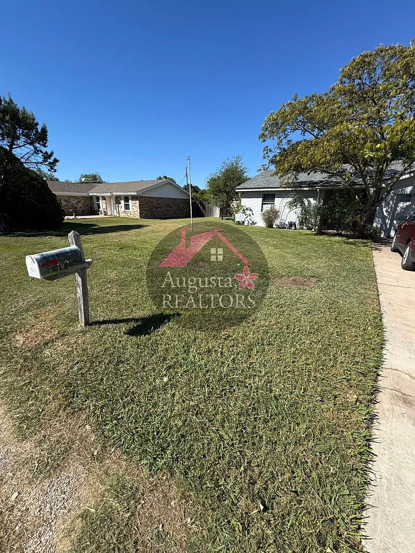Charming home in Clyde — Photo 2