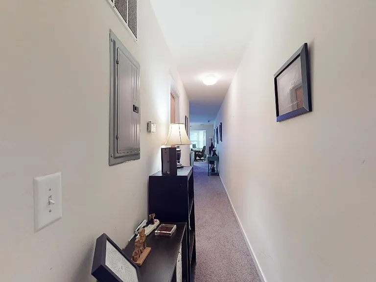 Walnut Court Apartments — Photo 34