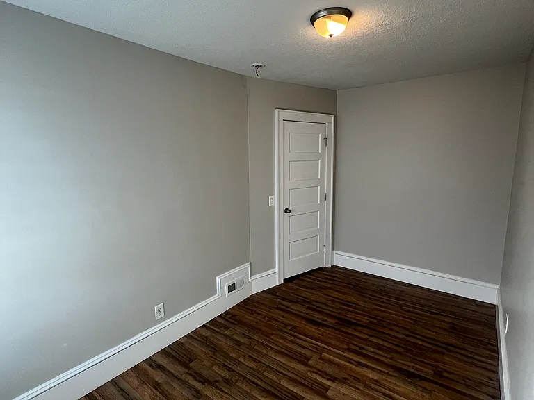 689 E Whittier St — Photo 18