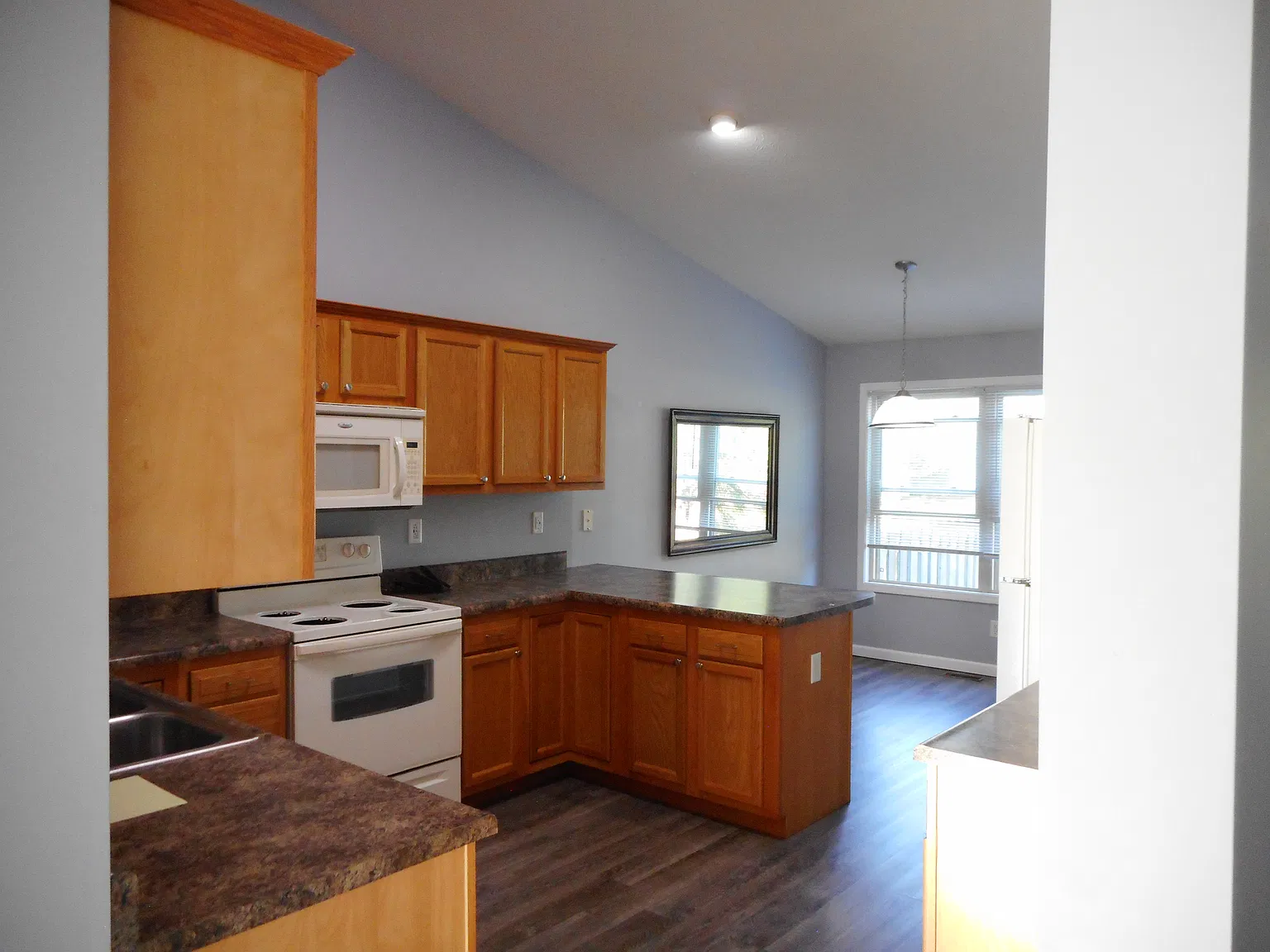 2 bed, 1000 sqft, $1,400 — Photo 2