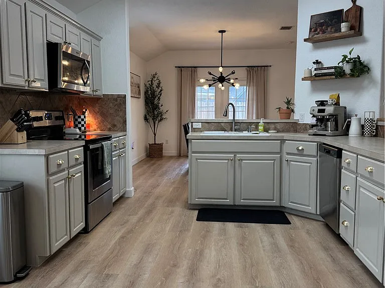 1113 Meadow Brook Dr — Photo 12
