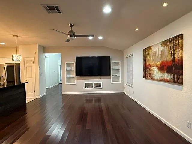 4 bed, 2.0 bath, 2143 sqft, $2,450 — Photo 4