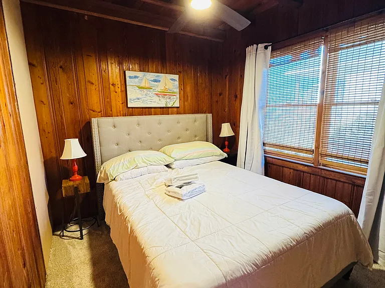 3624 W Beach Dr — Photo 15