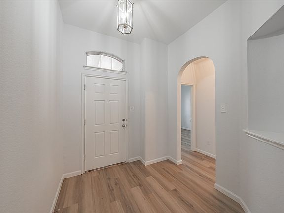 4th image of 3217 Florian Ln