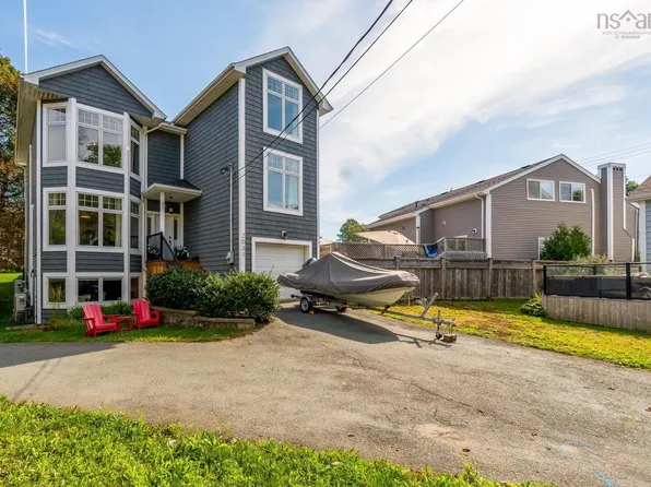 2031 Quinn St, Halifax, NS B3L 3E5