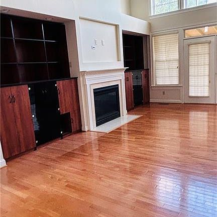 4th image of 2352 Fenwick Way