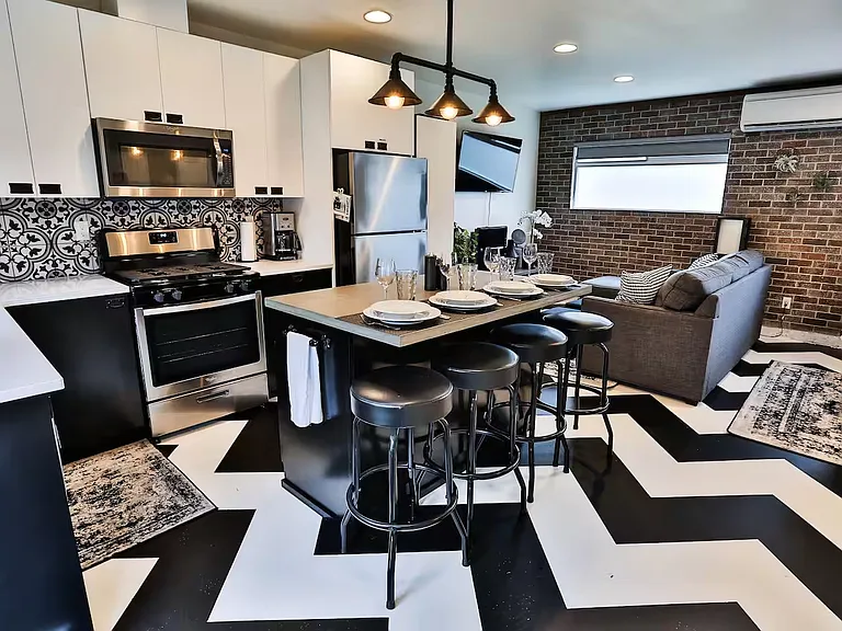 9045 N Hamlin Ave #B — Photo 1