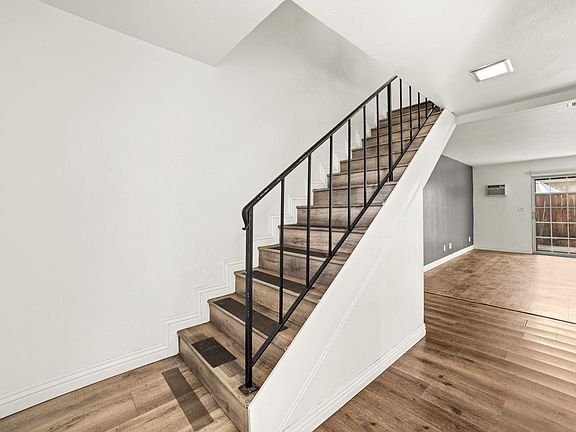 4th image of 1017 Oxford Dr APT B