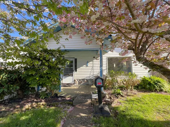 1042 Fir Ave, Reedsport, OR 97467