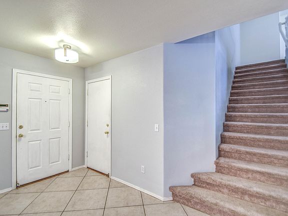 3rd image of 704 W La Pryor Ln