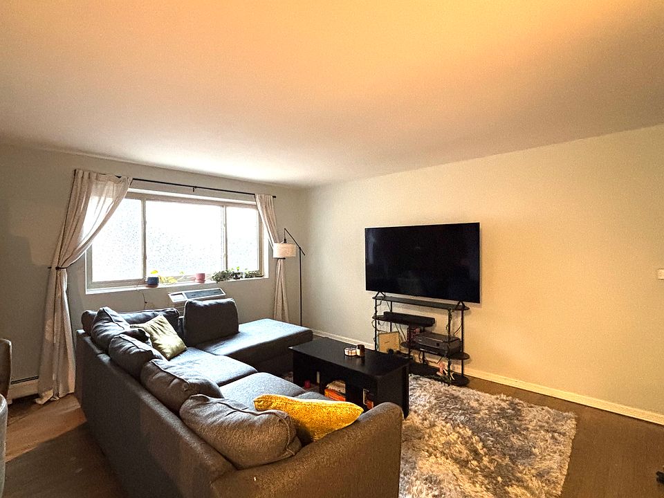 1st image of 1415 W Lunt Ave APT 310