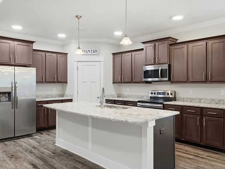 425 Pemberton Ln — Photo 12