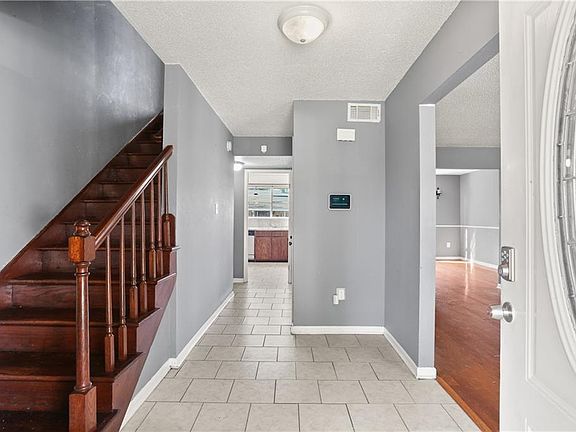 3rd image of 3845 Agateway Dr