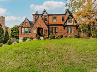 7407 Buckingham Dr, Saint Louis, MO 63105