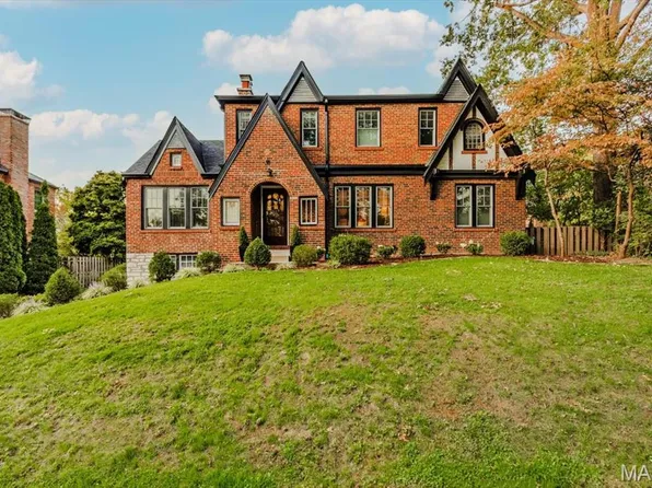 7407 Buckingham Dr, Saint Louis, MO 63105