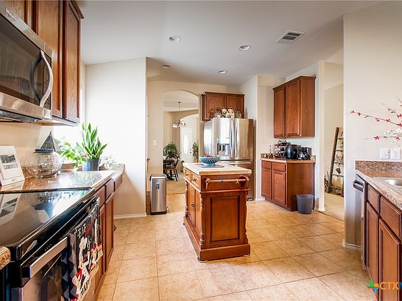 3rd image of 912 Evergreen Farm Dr