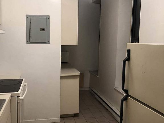 5th image of 84 Court St APT 10