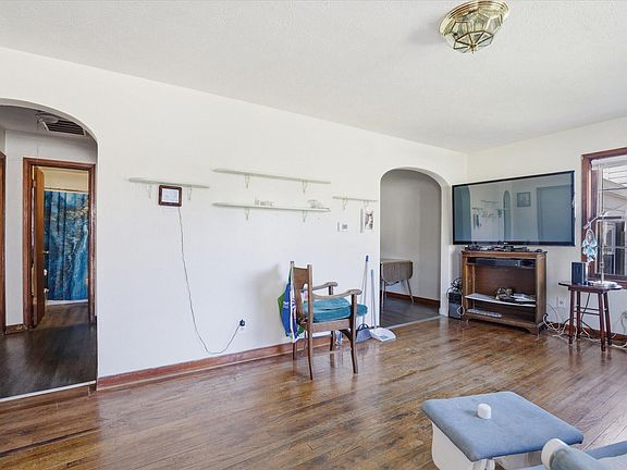 4th image of 1725 N Weller Avenue