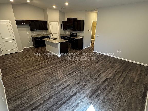 5th image of 412 S Longbranch Dr