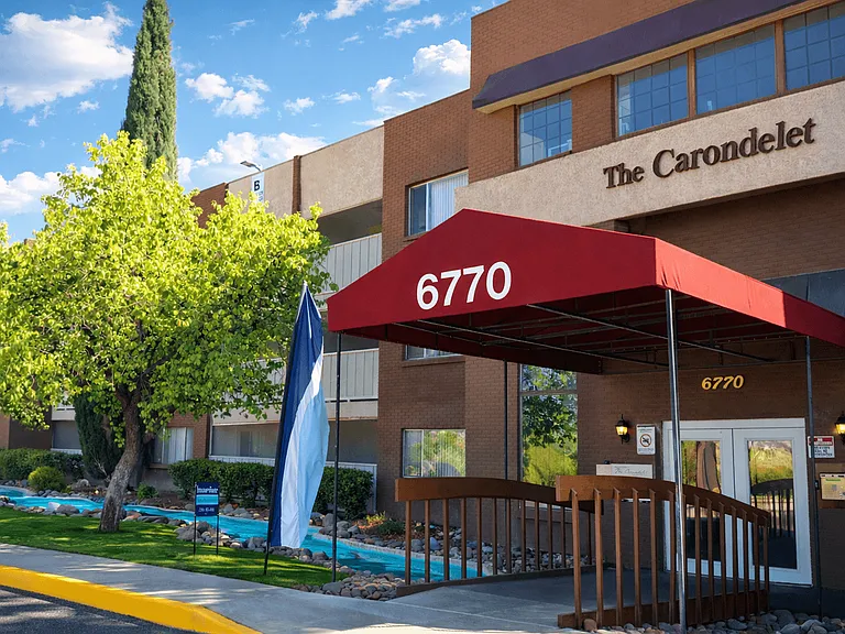 Carondelet Apartments — Photo 18