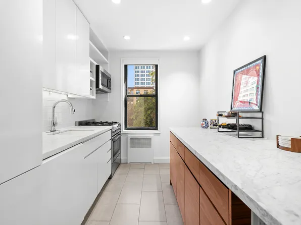 30 East 9th Street image 8 of 10