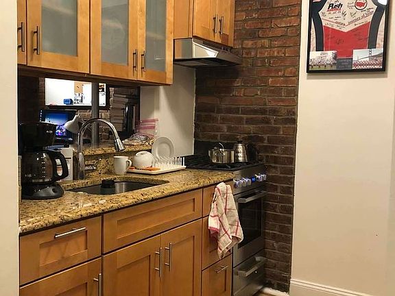 3rd image of 237 W 10th St APT 10