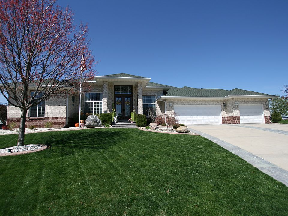 Stunning Ranch w Basment! 