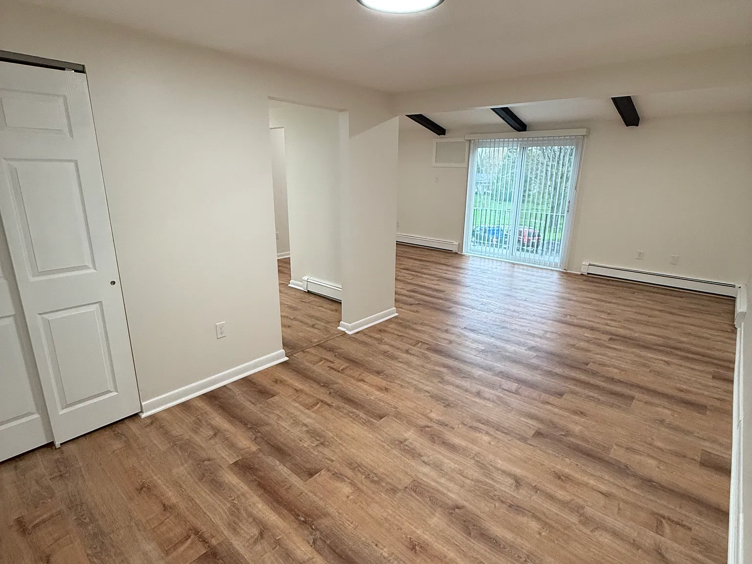 2 bed, 825 sqft, $1,300 — Photo 2