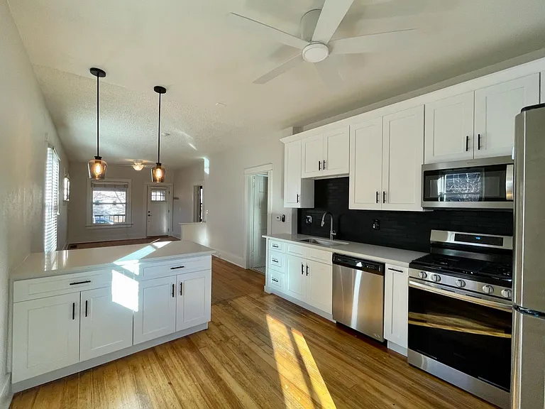 722 E Florida Ave — Photo 10