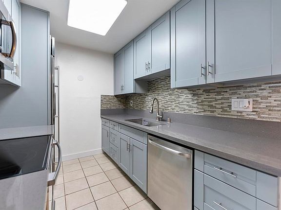 5th image of 1551 Broadway Unit 28