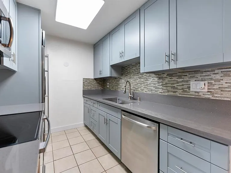 1551 Broadway #28 — Photo 5