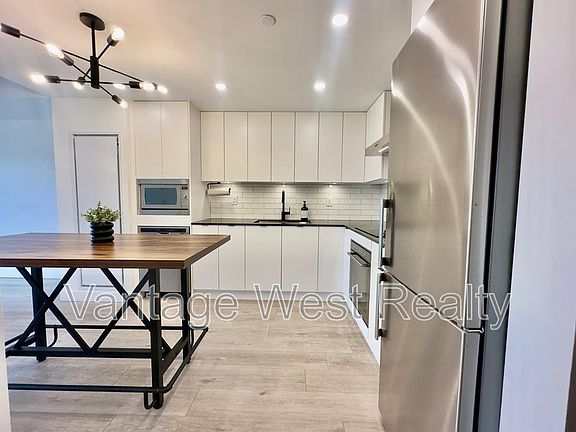 2nd image of 1471 Saint Paul St #711
