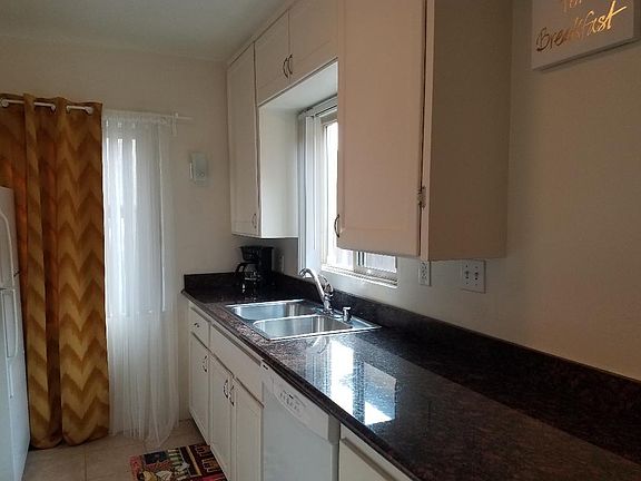 3rd image of 817 Island Ct #1