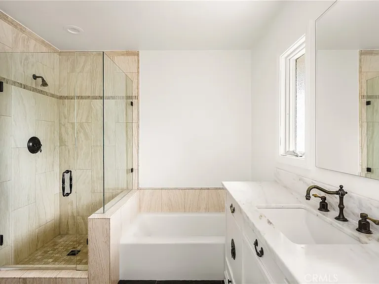 12791 Brittany Woods Dr — Photo 30