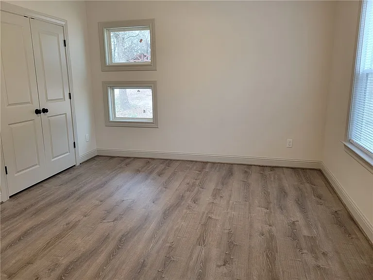 8601 Oakridge Dr #D — Photo 7