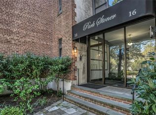 16 Stoner Ave APT 3F, Great Neck, NY 11021