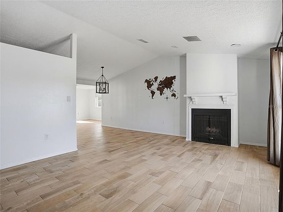 4th image of 6743 LARCHMONT AVENUE
