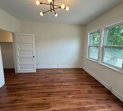 4th image of 1638 1/4 Edgecliffe Dr #1/4