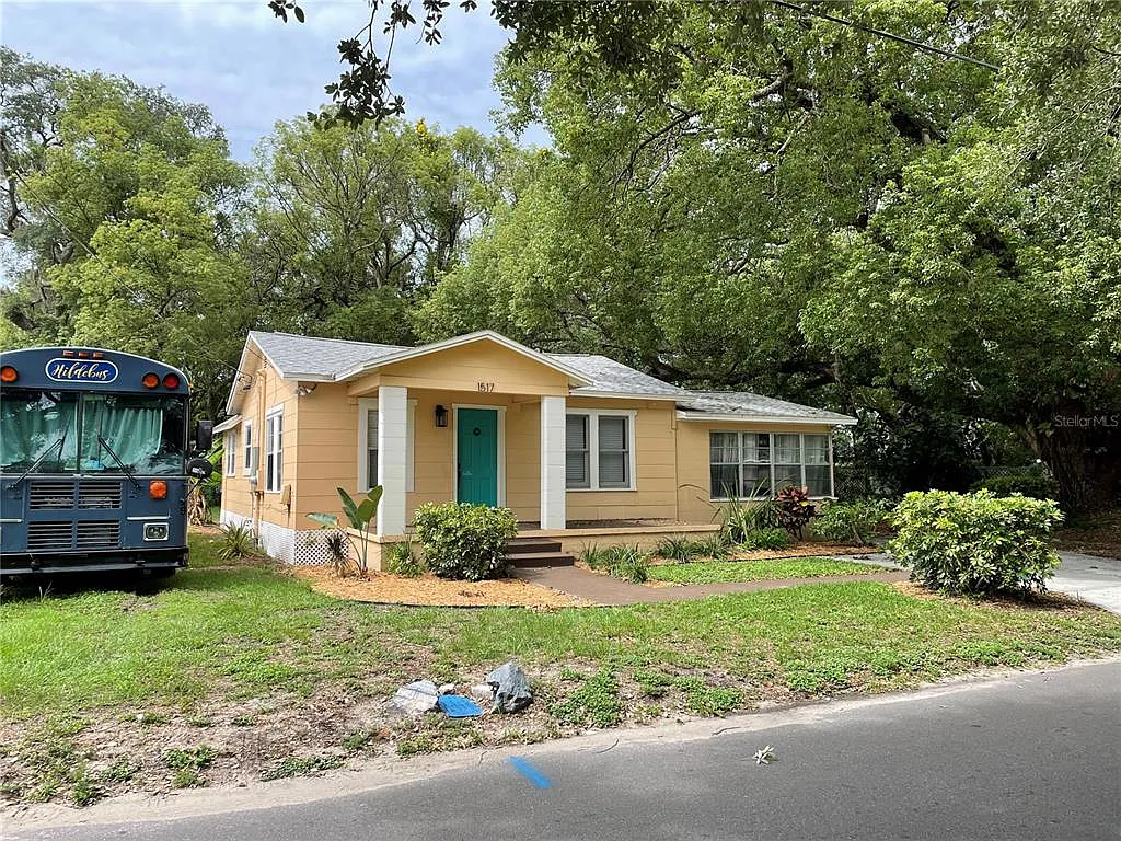 3 bed, 2.0 bath, 1292 sqft, $1,925 — Photo 1