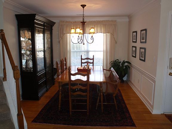 3rd image of 205 Crestwood Ct