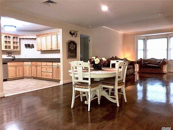 4th image of 50 Merrick Ave Unit 226