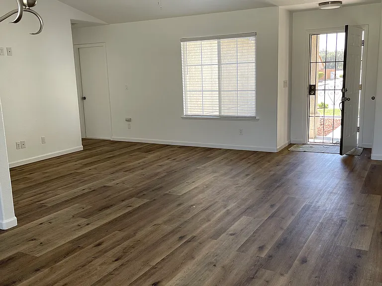1056 Yellowstone Dr — Photo 11