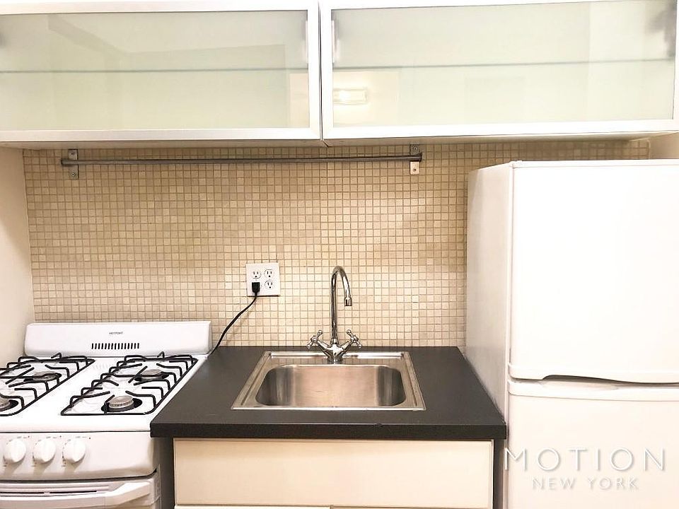 2nd image of 23 W 84th St APT 3C