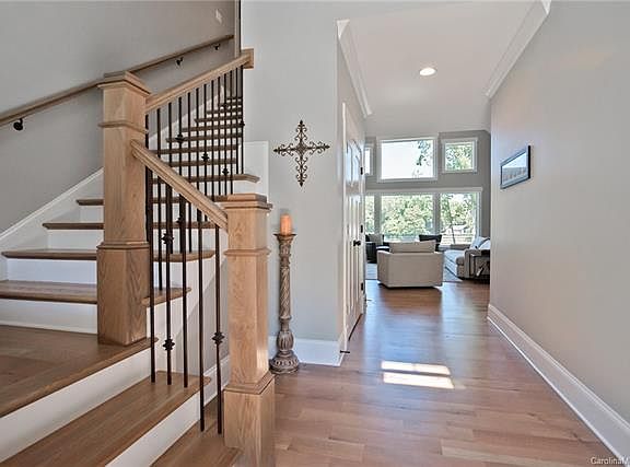 3rd image of 5093 Lakeview Cir