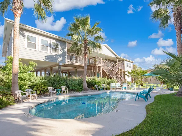 413 6th St, Port Aransas, TX 78373
