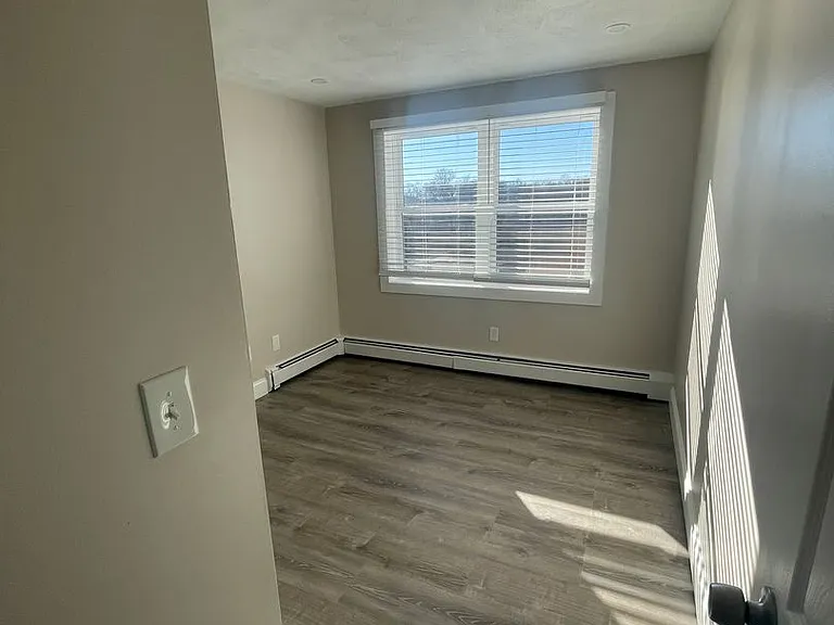 Pondsview Apartments — Photo 142