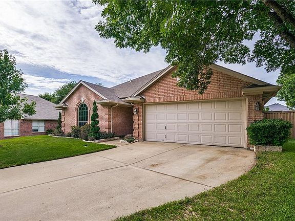 3rd image of 808 Willow Ct
